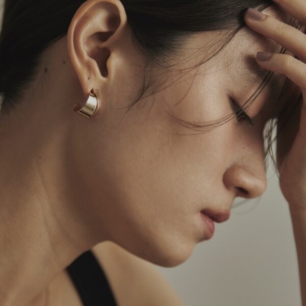 ココシュニック COCOSHNIK オーバルプレートピアス ココシュニック