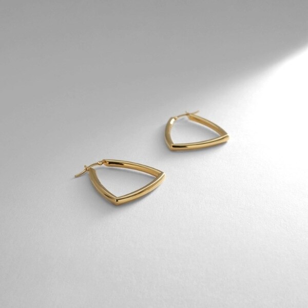 ココシュニック オンキッチュ（COCOHNIK onkitsch）/シルバー ホロウ フープトライアングルピアス GPの通販は