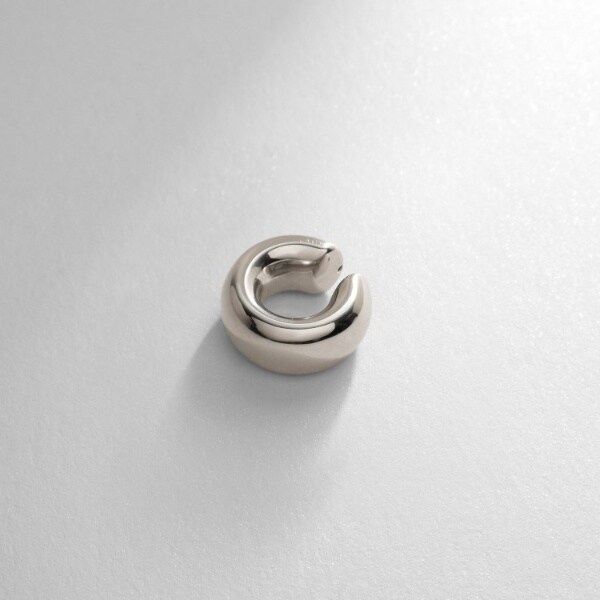 ココシュニック オンキッチュ（COCOHNIK onkitsch）/シルバー ホロウイヤーカフ ワイドフープの通販は 6,622円