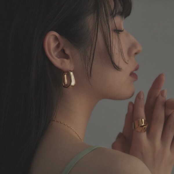 ココシュニック オンキッチュ（COCOHNIK onkitsch）/しろがね色 ホロウフープピアス トラペーズ GP