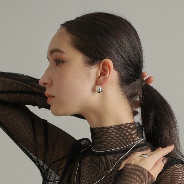 ココシュニック WG 10K オーバル型ピアス manaaw4SpinelliKilcollin