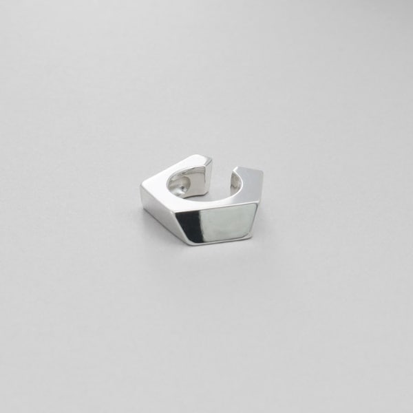 ココシュニック オンキッチュ（COCOHNIK onkitsch）/シルバー ペンタゴンイヤーカフの通販は 7,920円