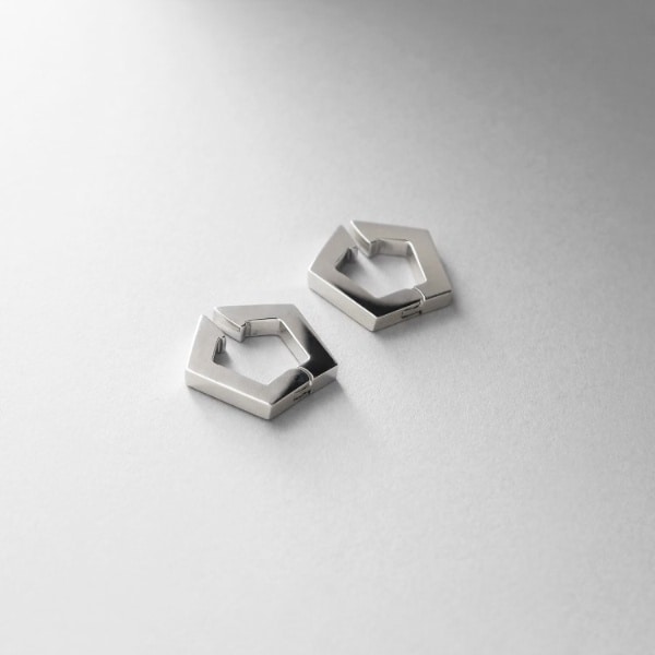 ココシュニック オンキッチュ（COCOHNIK onkitsch）/シルバー ハギーイヤリング ペンタゴンの通販は