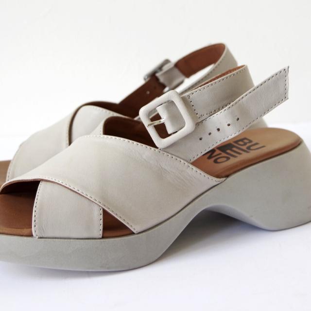 シュークローゼットセレクト（SHOE CLOSET SELECT）/BUENO （ブエノ） / クロスベルト バックストラップサンダル Y9300 シュークローゼットセレクト（SHOE CLOSET SELECT）/BUENO （ブエノ
