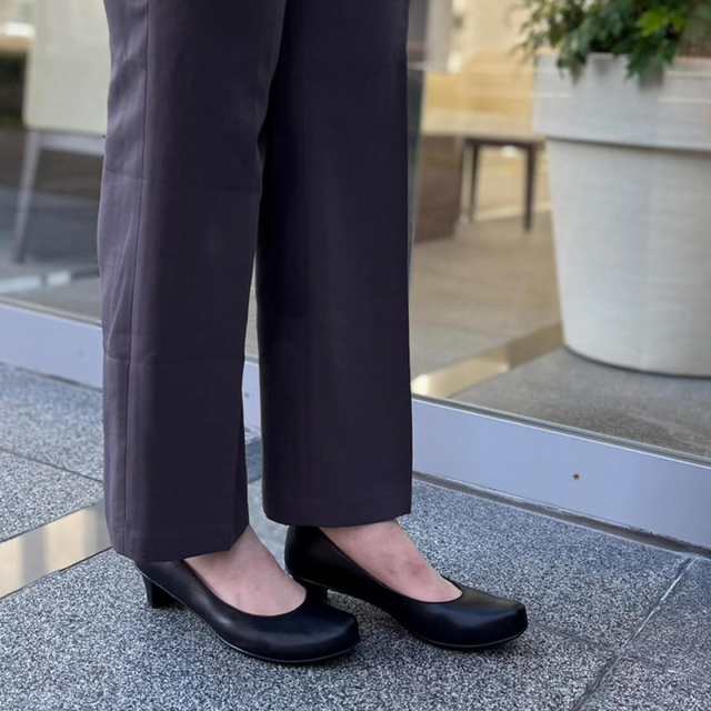 モネ(Monet)/【足幅ゆったり】ブラックパンプスの通販は