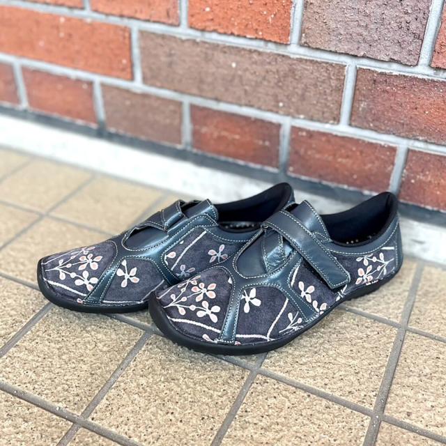 モネ（Monet）/【771301】ベルクロスニーカーの通販はau PAY