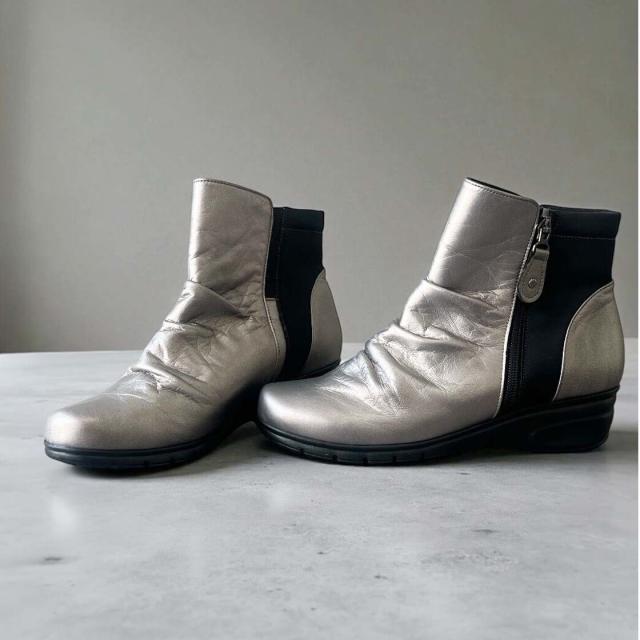 モネ（Monet）/【25秋冬新作】【超軽量】 フロントジップ サイドゴアブーツ モネ（Monet）/【25秋冬新作】【超軽量】 フロントジップ サイドゴアブーツ