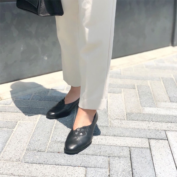 モネ/【ブラックフォーマル】【足幅ゆったり】編みこみデザインパンプスの通販は