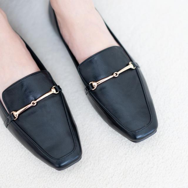 ラウナレア（Launa lea）/【人気】スクエアトゥビットフラット