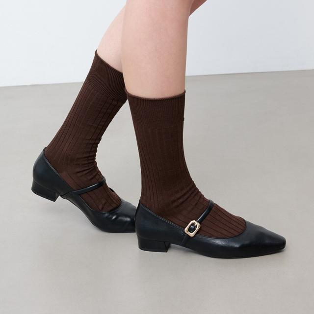 ラウナレア（Launa lea）/【25秋冬新作】バックル付きストラップパンプス(0609)