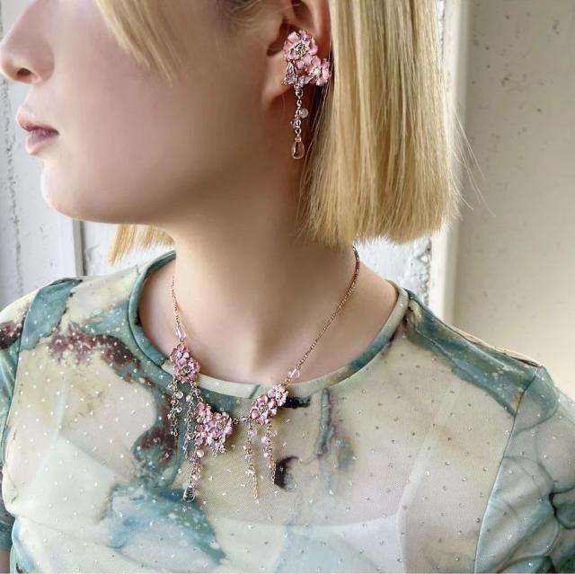 アナ スイ（ANNA SUI）/八重桜モチーフ イヤーカフの通販はau PAY 
