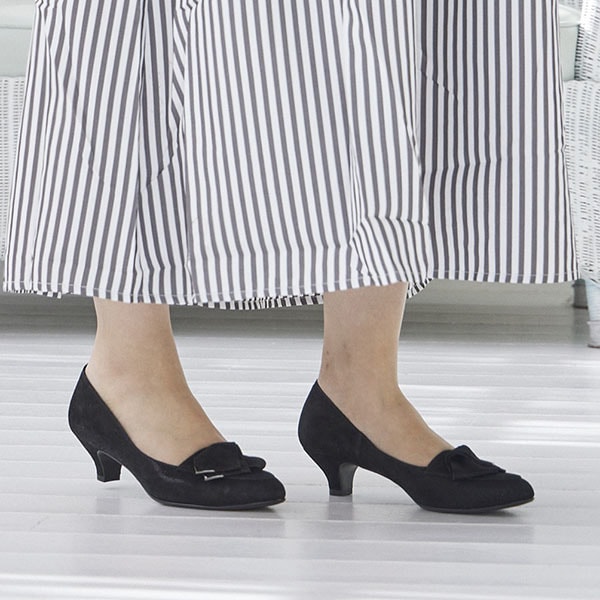 リズ・ラフィーネ（Riz raffinee）/リボンモチーフラウンドトゥパンプス