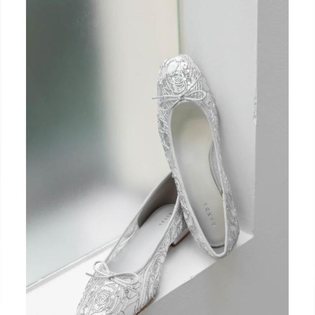 RANDA フラワーモチーフシアーパンプス ランダ（RANDA）/【22−26】フラワーモチーフシアーパンプスの通販はau