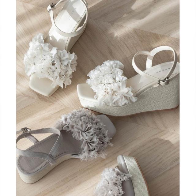 ランダ（RANDA）/【22．5−25．5】ボリュームフリルウェッジサンダル