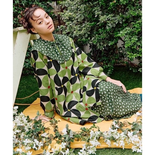 【NEW】ホコモモラ（JOCOMOMOLA）/Verde manzana プリントノーカラーコートの通販は 30,030円