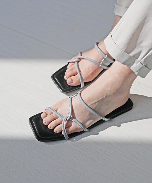 リーカ（RiiiKa）/スクエアトゥラインフラットサンダルの通販は 5,500円