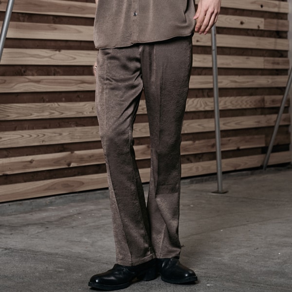 ノーアイディー（NO ID．）/リンクルフレアパンツ