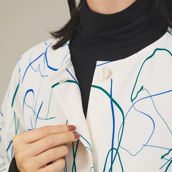 カリテ（qualite）/《セットアップ対応》ドローイングプリントクロップドシャツジャケット