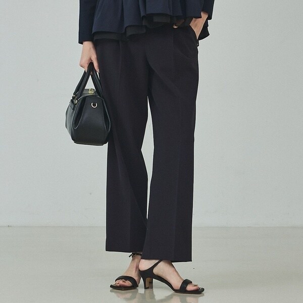 カリテ（qualite）/センタープレスストレートパンツ