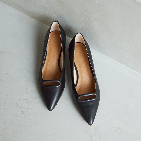 オゥ バニスター（Au BANNISTER）/オーバルモチーフパンプス