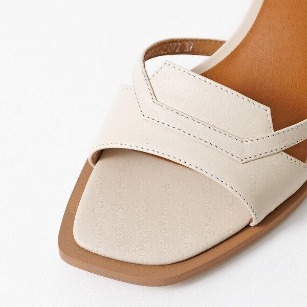 オゥ バニスター（Au BANNISTER）/クリアヒールサンダルの通販は