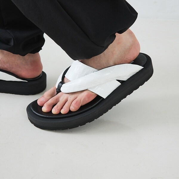 アルフレッド・バニスター（alfredoBANNISTER）/＜クロコ型押し＞【WRAP SHOES】ボリュームソール雪駄 トングサンダル