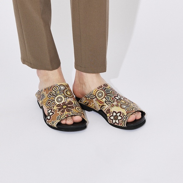アルフレッド・バニスター（alfredoBANNISTER）/【WRAP SHOES】レザー サイドキャビティ ボタニカル柄 スライドサンダル