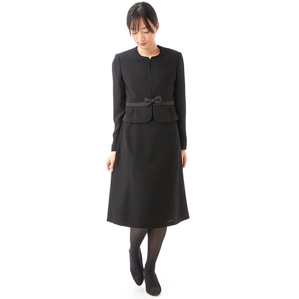 アンフィニ/ノーカラーサテン使いアンサンブル