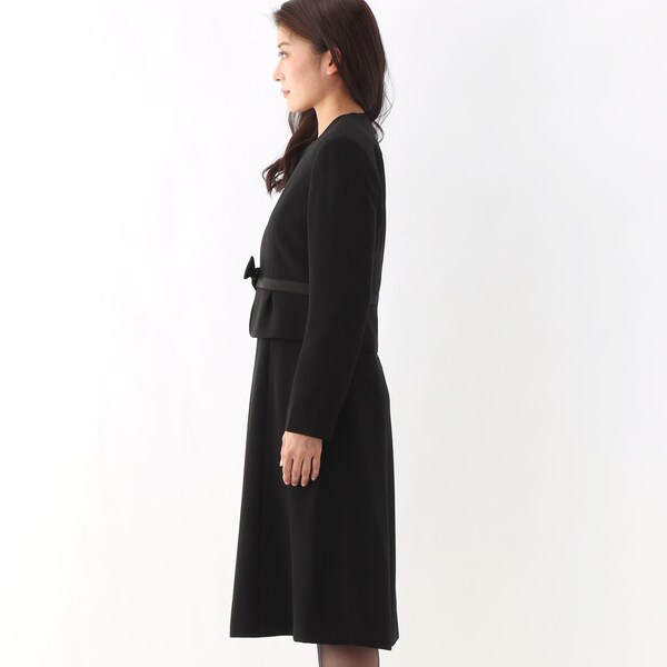 アンフィニ/ノーカラーサテン使いアンサンブルの通販はau PAY