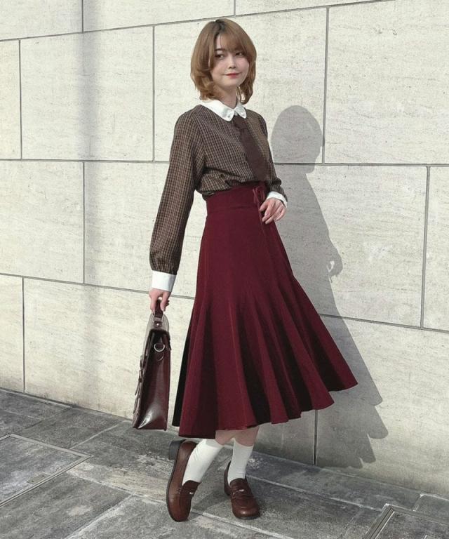 フィント（FINT）/フロントレースアップナローフレアースカートの通販