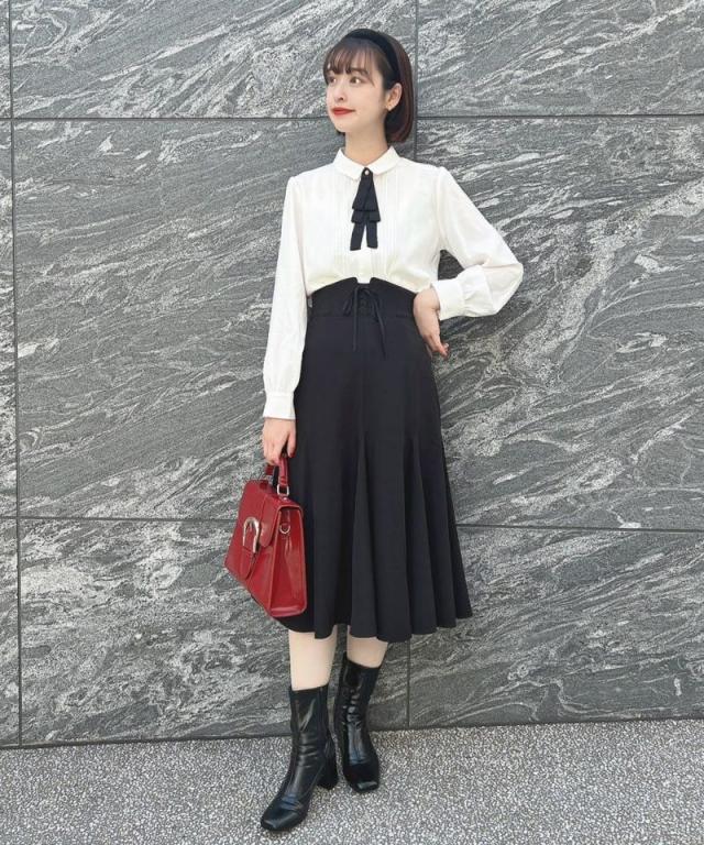 フィント（FINT）/フロントレースアップナローフレアースカートの通販