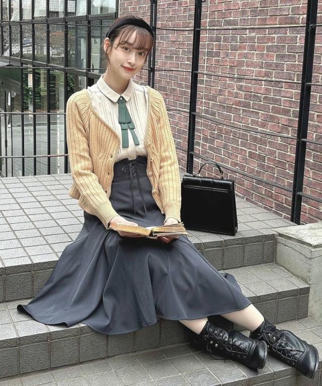 フィント（FINT）/フロントレースアップナローフレアースカートの通販