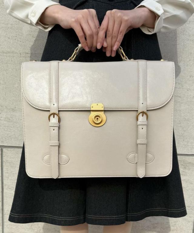 フィント（FINT）/ベルト使いキーホールサッチェルバッグ_3