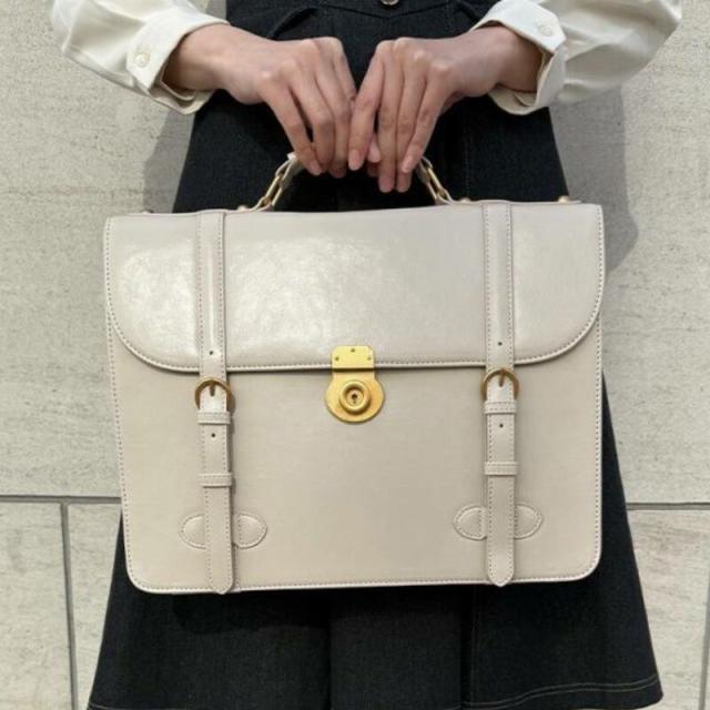 フィント（FINT）/ベルト使いキーホールサッチェルバッグ_11