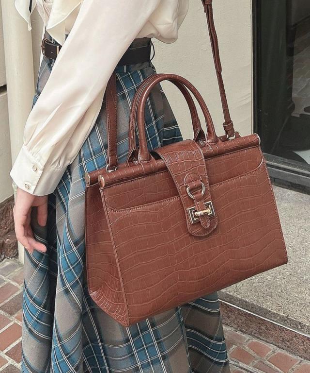 アンアナザーアンジェラス　ハンドバッグ ベルトフラップハンドバッグ（ハンドバッグ）｜an another angelus