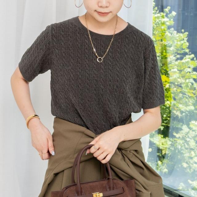 リエミラー（Rie Miller）/《手洗い可能》《アンサンブル対応》モールヤーンミニケーブルプルオーバーニット