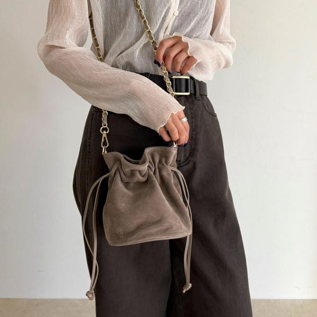 フレディエミュ（fredy emue）/【AULENTTI/オーレンティ】スエード巾着チェーンショルダーバッグ