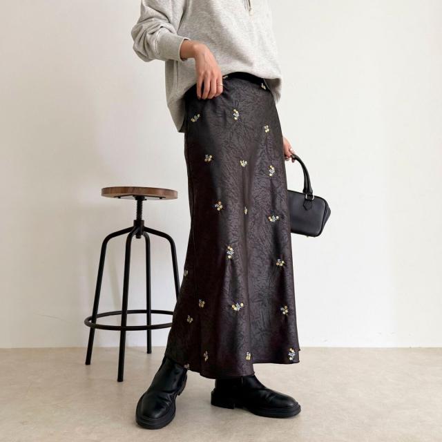 フレディエミュ（fredy emue）/サテンフラワー刺繍スカート