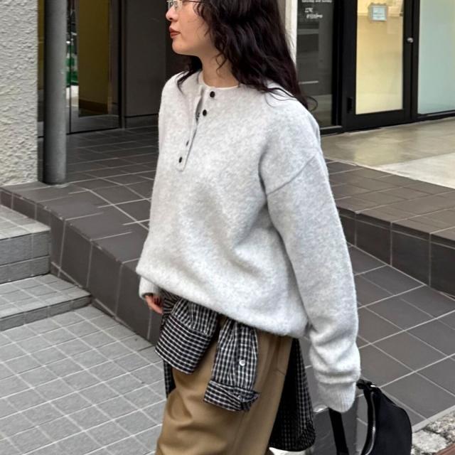 【NEW】フレディエミュ（fredy emue）/ヘンリーネックニットプルオーバー