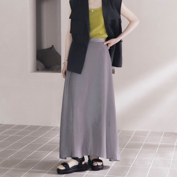 ドゥ アルシーヴ（Doux archives）/サテンフレアスカート