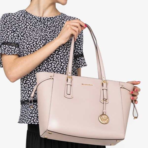 マイケル・コース(Michael Kors)/VOYAGER(ヴォイジャー) トップジップ トート ミディアムの通販は