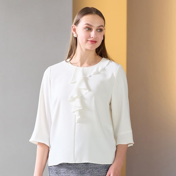 リリアンビューティ（Liliane Burty）/コンパクトサテンドレープ衿ブラウスの通販は