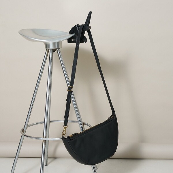 コレックス（collex）/レザーハーフムーンワンショルダーバッグの通販