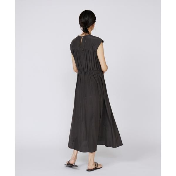 イネド（INED）/《大きいサイズ》タックワンピース