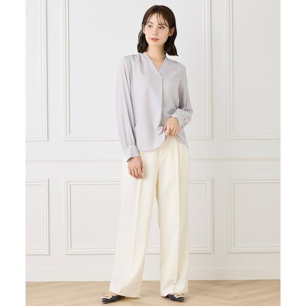 イネド（INED）/《大きいサイズ》Vネックブラウス