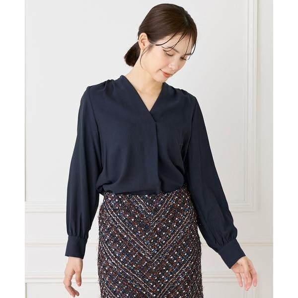 イネド（INED）/《大きいサイズ》Vネックブラウス
