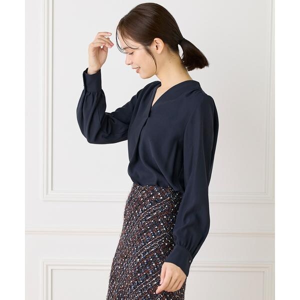 イネド（INED）/《大きいサイズ》Vネックブラウス