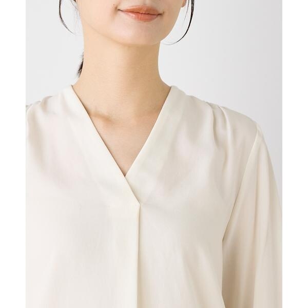 イネド（INED）/《大きいサイズ》Vネックブラウス