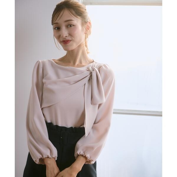 マーリエ ル カセット（Maglie le cassetto）/《M Maglie le cassetto×吉田理紗》華やかドレープブラウス