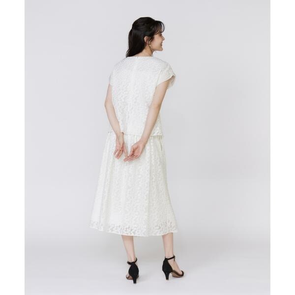 マーリエ ル カセット（Maglie le cassetto）/《大きいサイズ》フラワー刺繍ブラウス